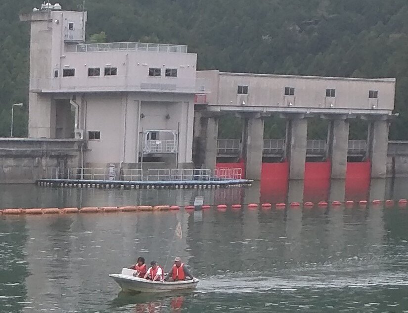 津風呂湖湖川